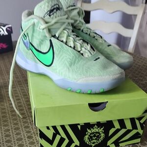 Nike Mens' Light Green Basketball Sneakers with Neon Swoosh, LBJ NXXT Genisus Si